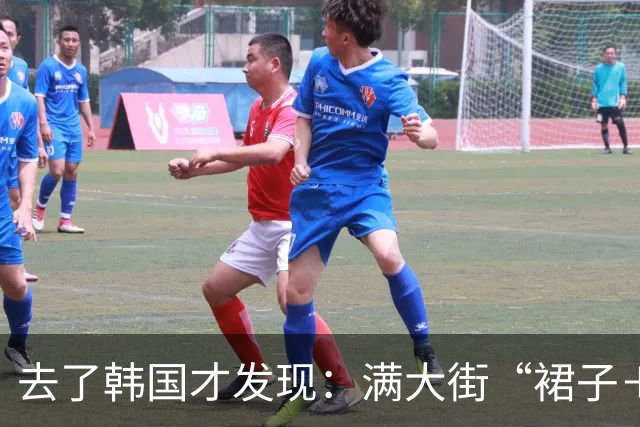 去了韩国才发现：满大街“裙子＋帽子”穿搭，洋气时髦还不压身高